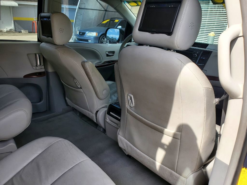 Used 2012 Toyota Sienna XLE FWD image 38