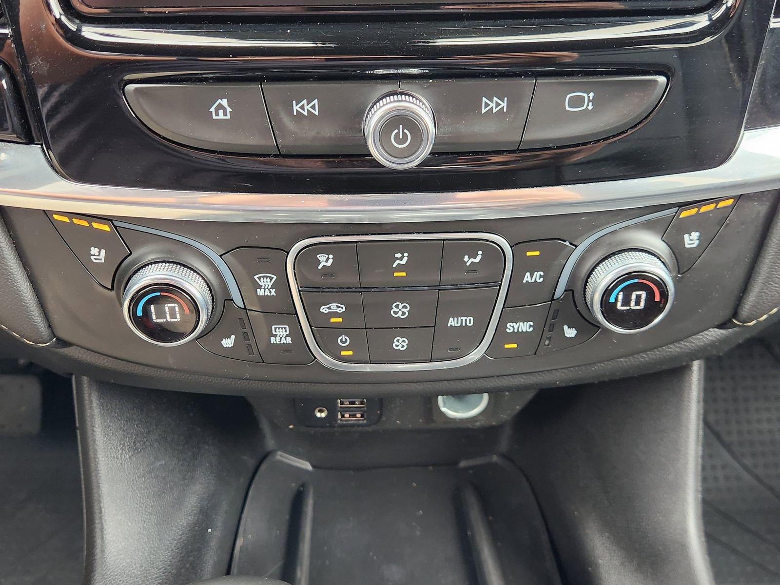 Used 2023 Chevrolet Traverse Premier w/ LPO, Roadside Safety Package FWD image 23