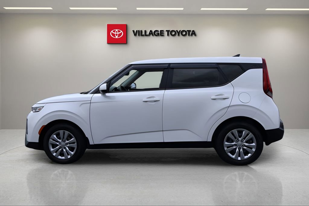 Used 2022 Kia Soul LX image 3