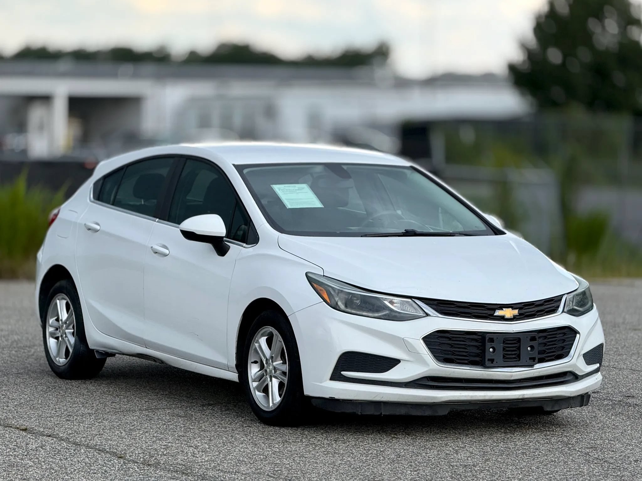 Used 2018 Chevrolet Cruze LT w/ Convenience Package FWD image 1