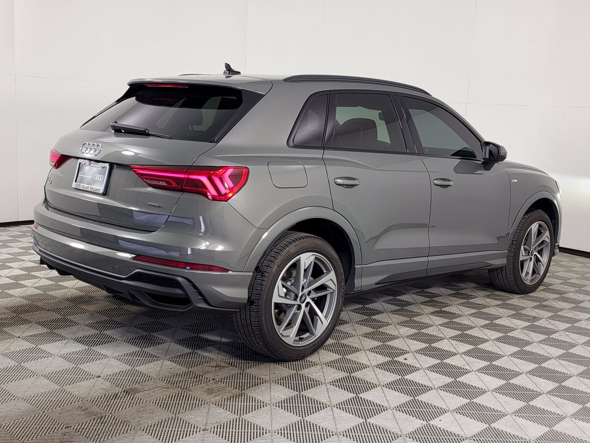 Certified 2025 Audi Q3 2.0T Premium w/ Convenience Plus Package AWD/4WD image 7