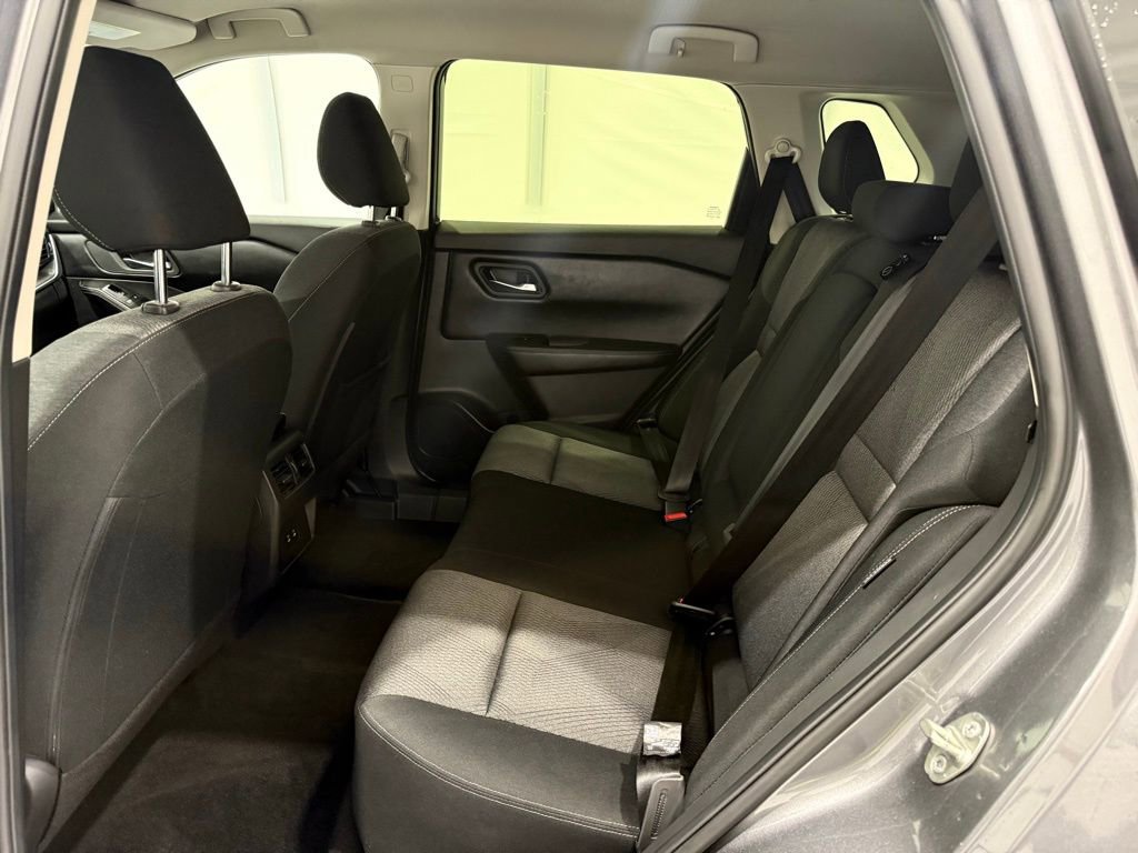 Used 2025 Nissan Rogue SV FWD image 15