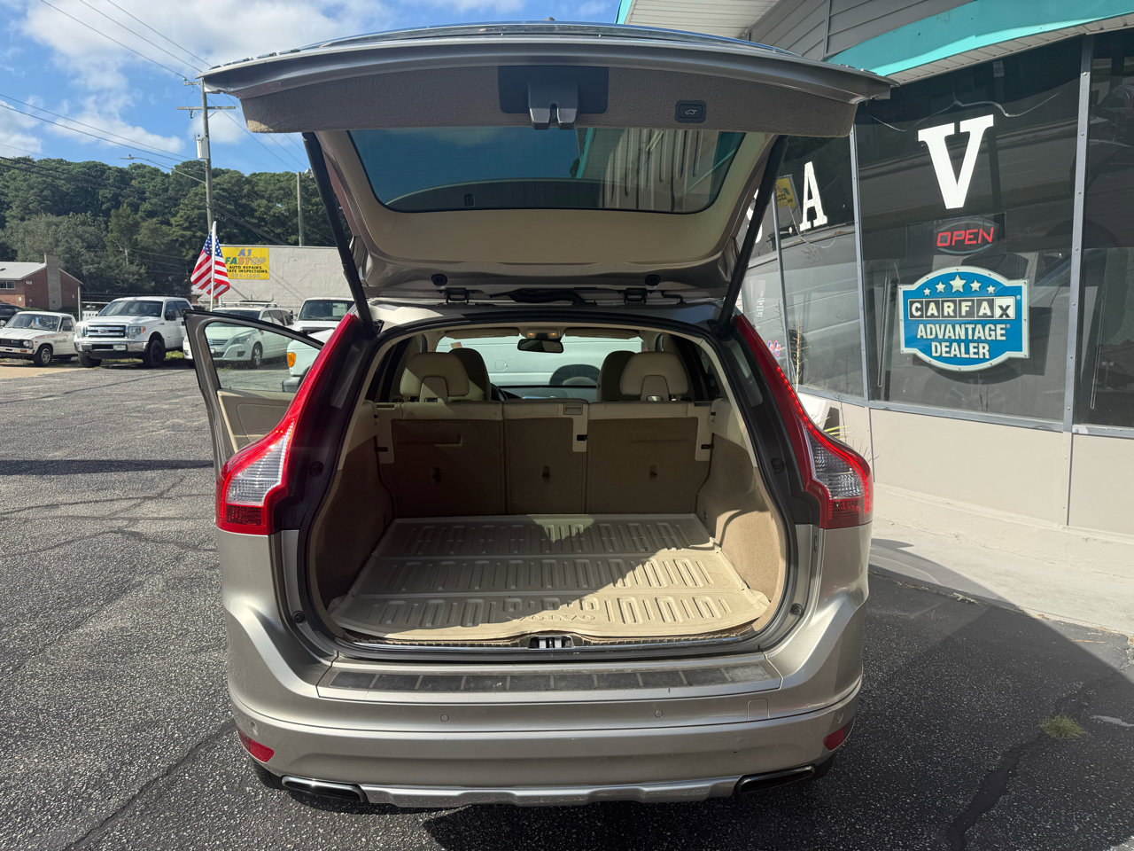 Used 2015 Volvo XC60 T5 Platinum image 10