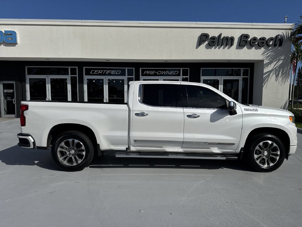 Used 2022 Chevrolet Silverado 1500 High Country w/ Technology Package AWD/4WD image 5