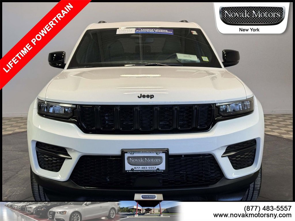 Used 2023 Jeep Grand Cherokee Altitude image 2