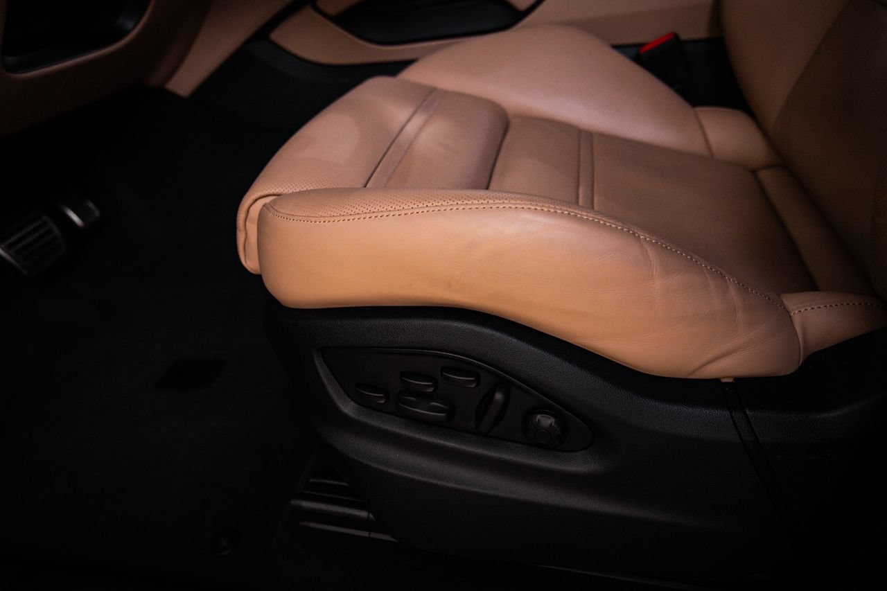 Certified 2024 Porsche Cayenne Turbo AWD/4WD image 14
