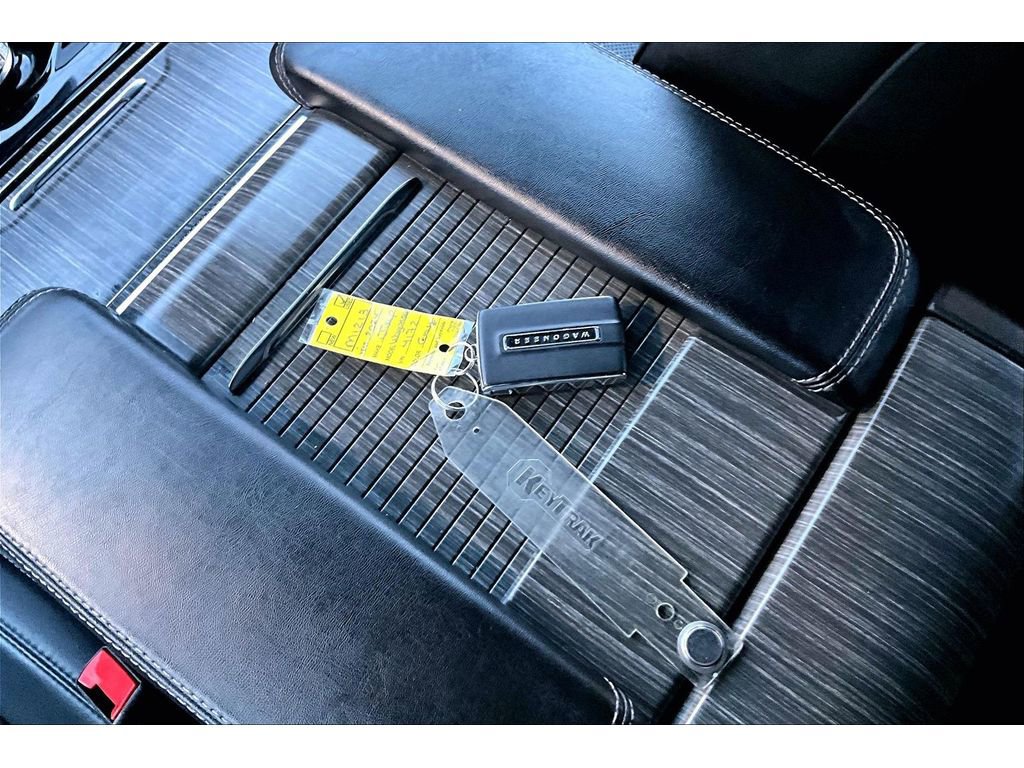 Used 2024 Jeep Wagoneer L Series II w/ Flexible Seating Group image 12