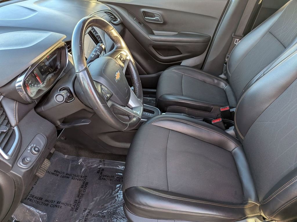 Used 2022 Chevrolet Trax LT w/ LT Convenience Package image 17