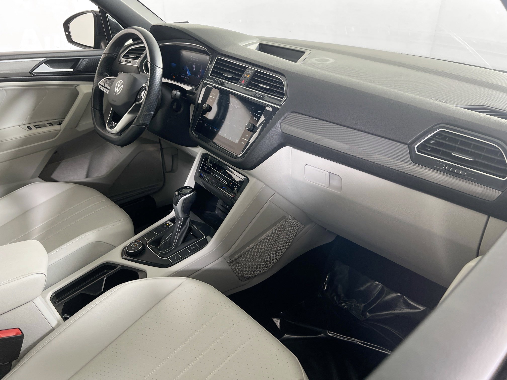 Used 2022 Volkswagen Tiguan SE R-Line image 28