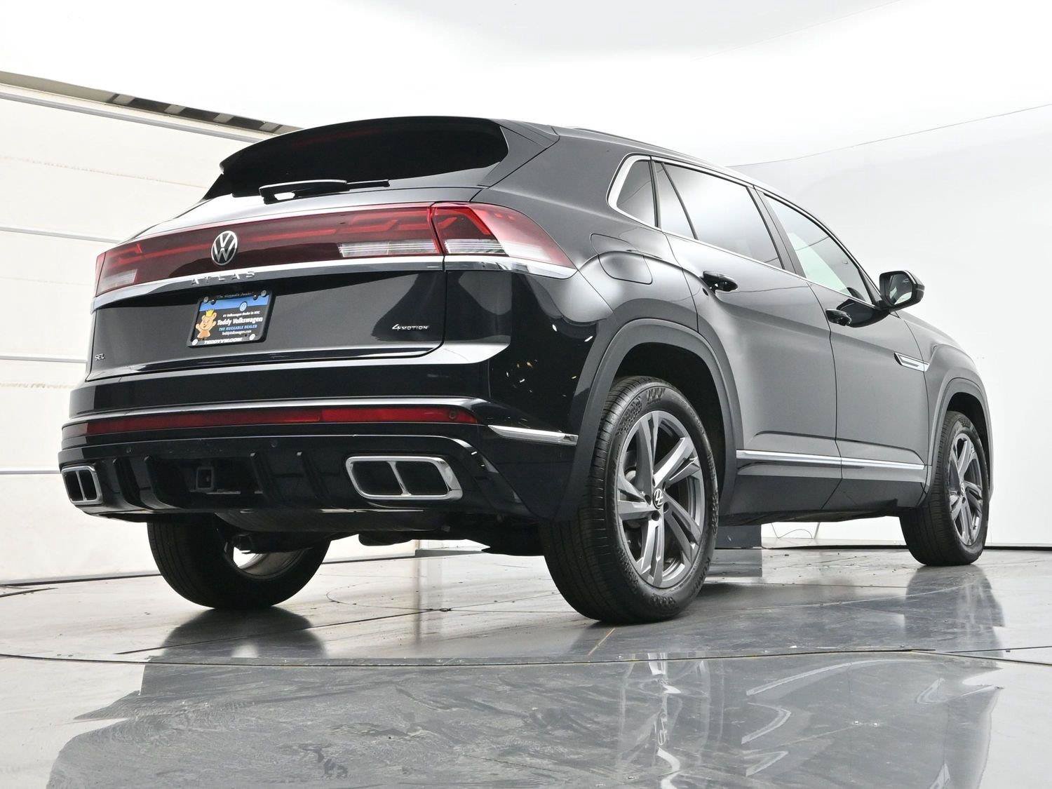 Certified 2024 Volkswagen Atlas Cross Sport SEL R-Line AWD/4WD image 36