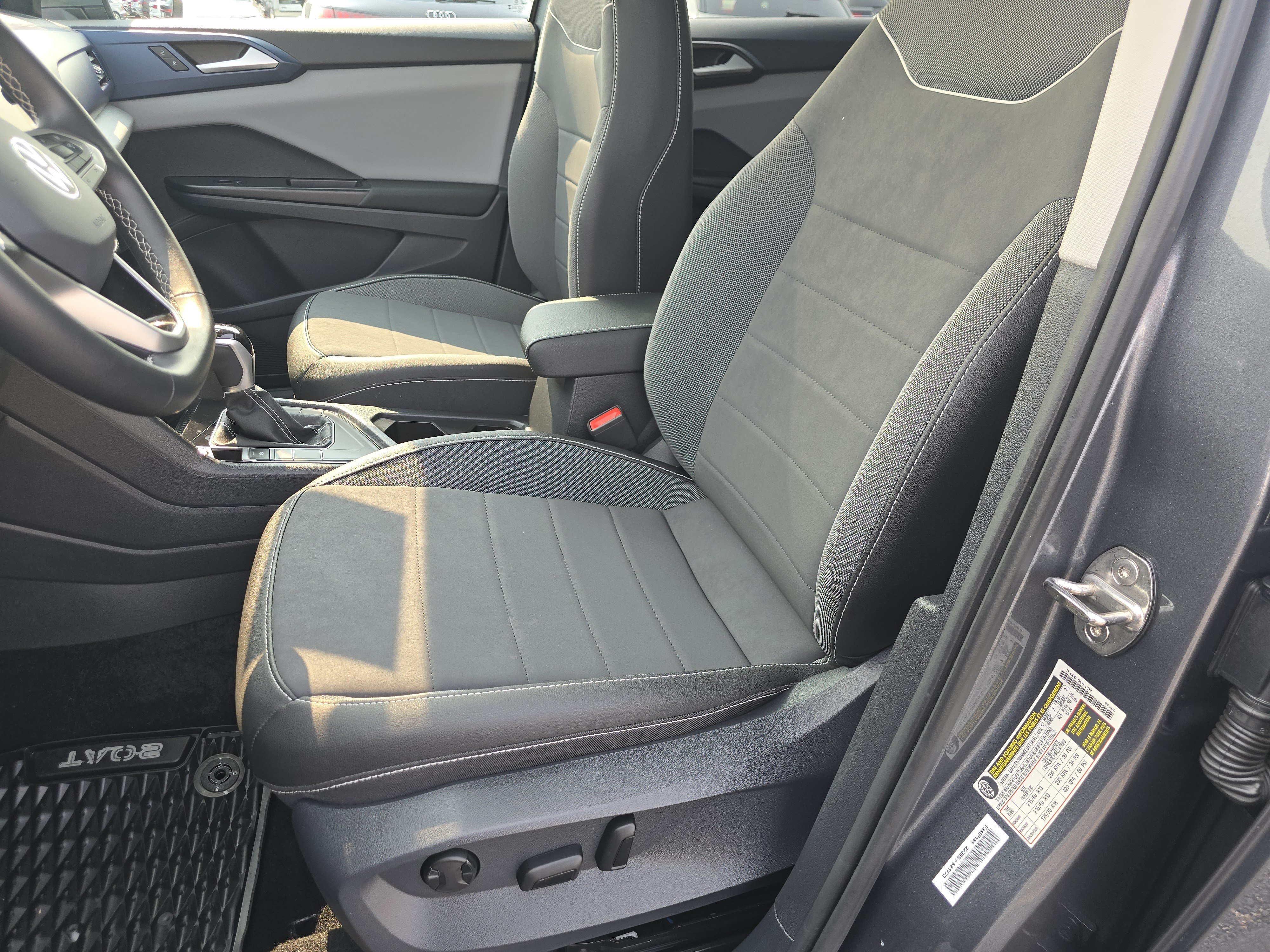 Certified 2023 Volkswagen Taos SE w/ Panoramic Sunroof Package FWD image 19