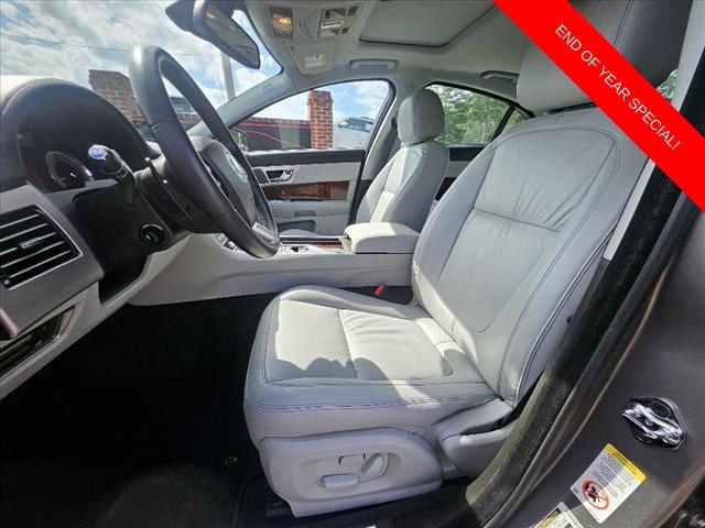 Used 2009 Jaguar XF Luxury image 11