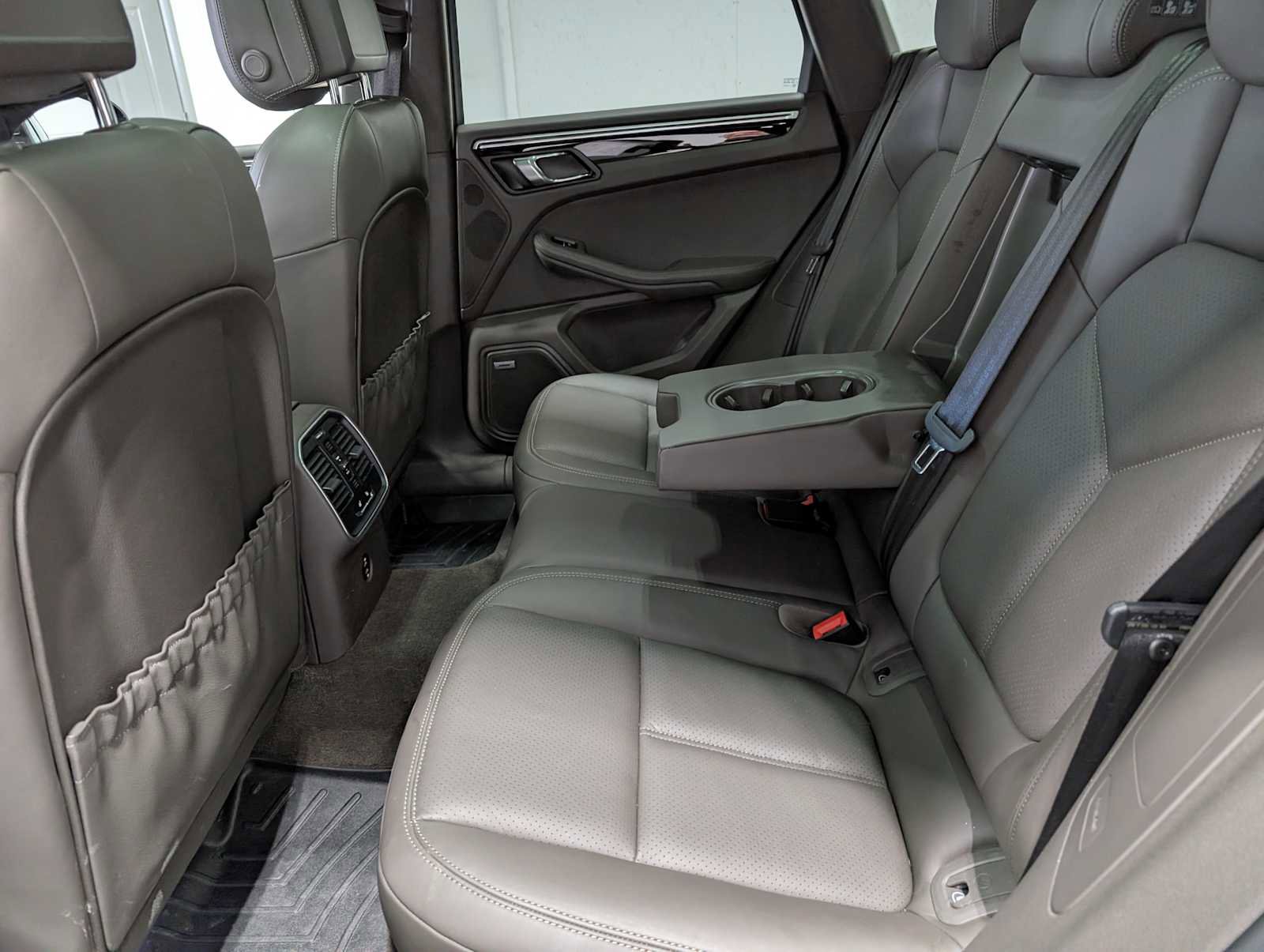 Used 2023 Porsche Macan S image 21