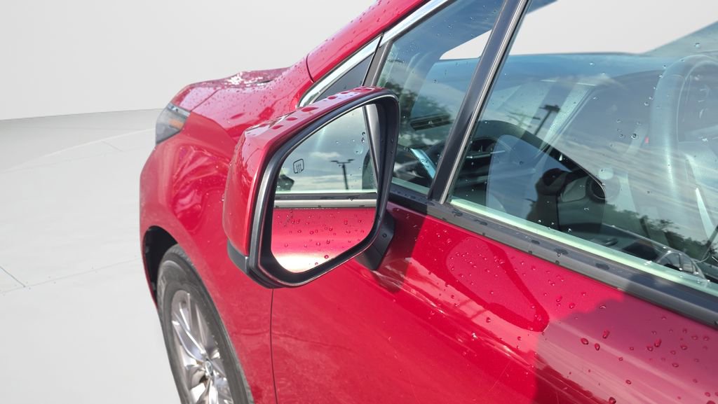 Used 2023 Toyota Sienna XLE FWD image 28