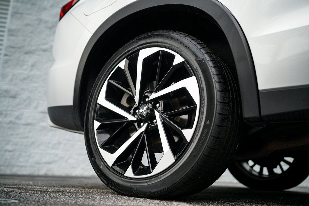 Used 2023 Mitsubishi Outlander LE AWD/4WD image 18