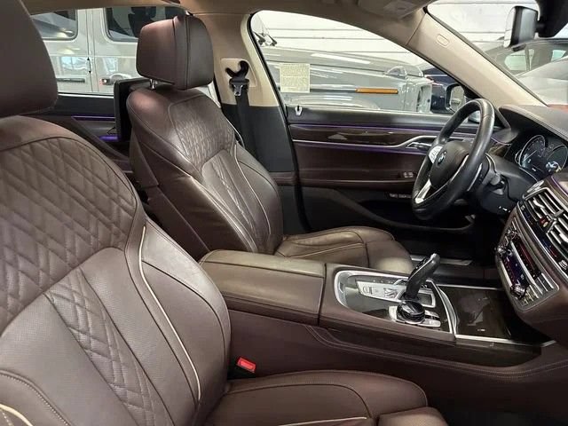 Used 2018 BMW 750i RWD image 34