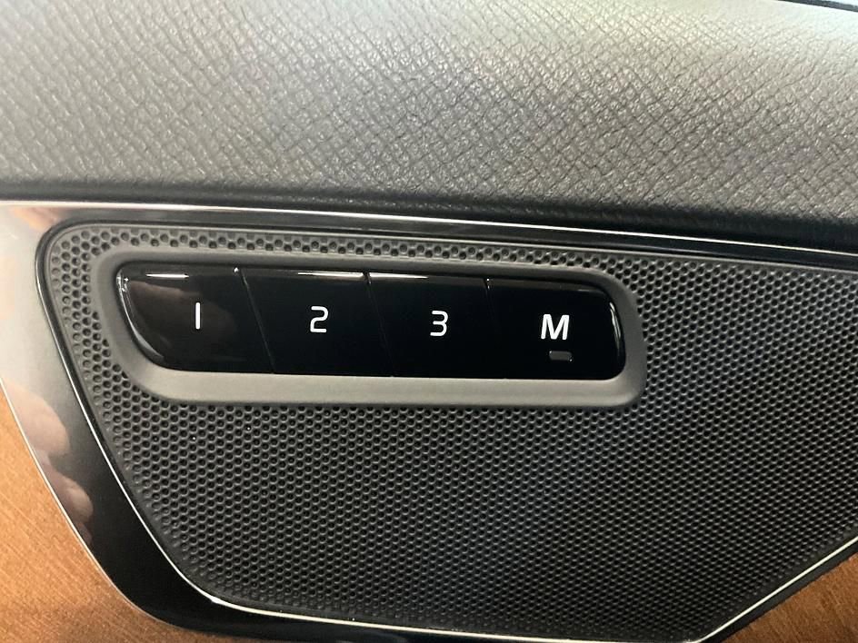 Used 2025 Volvo XC90 B6 Plus AWD/4WD image 26