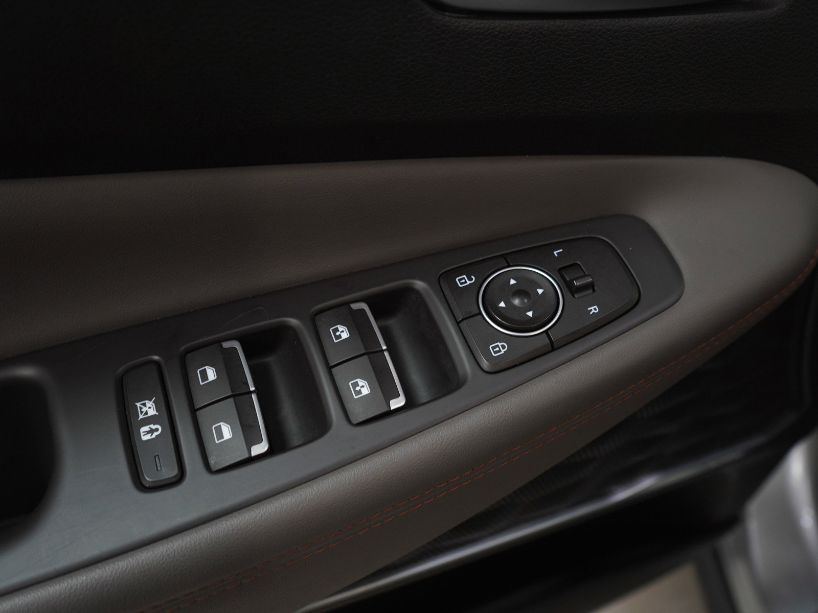 Used 2020 Hyundai Santa Fe Limited image 25