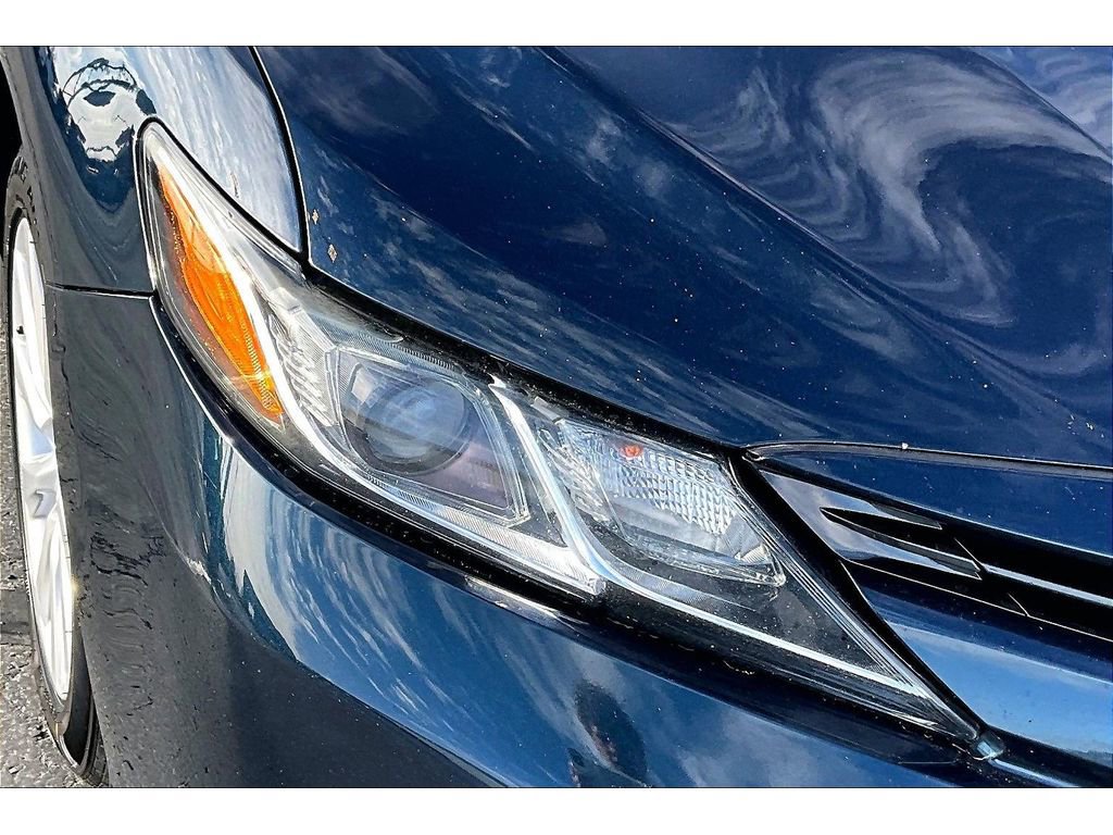 Used 2018 Toyota Camry LE image 25