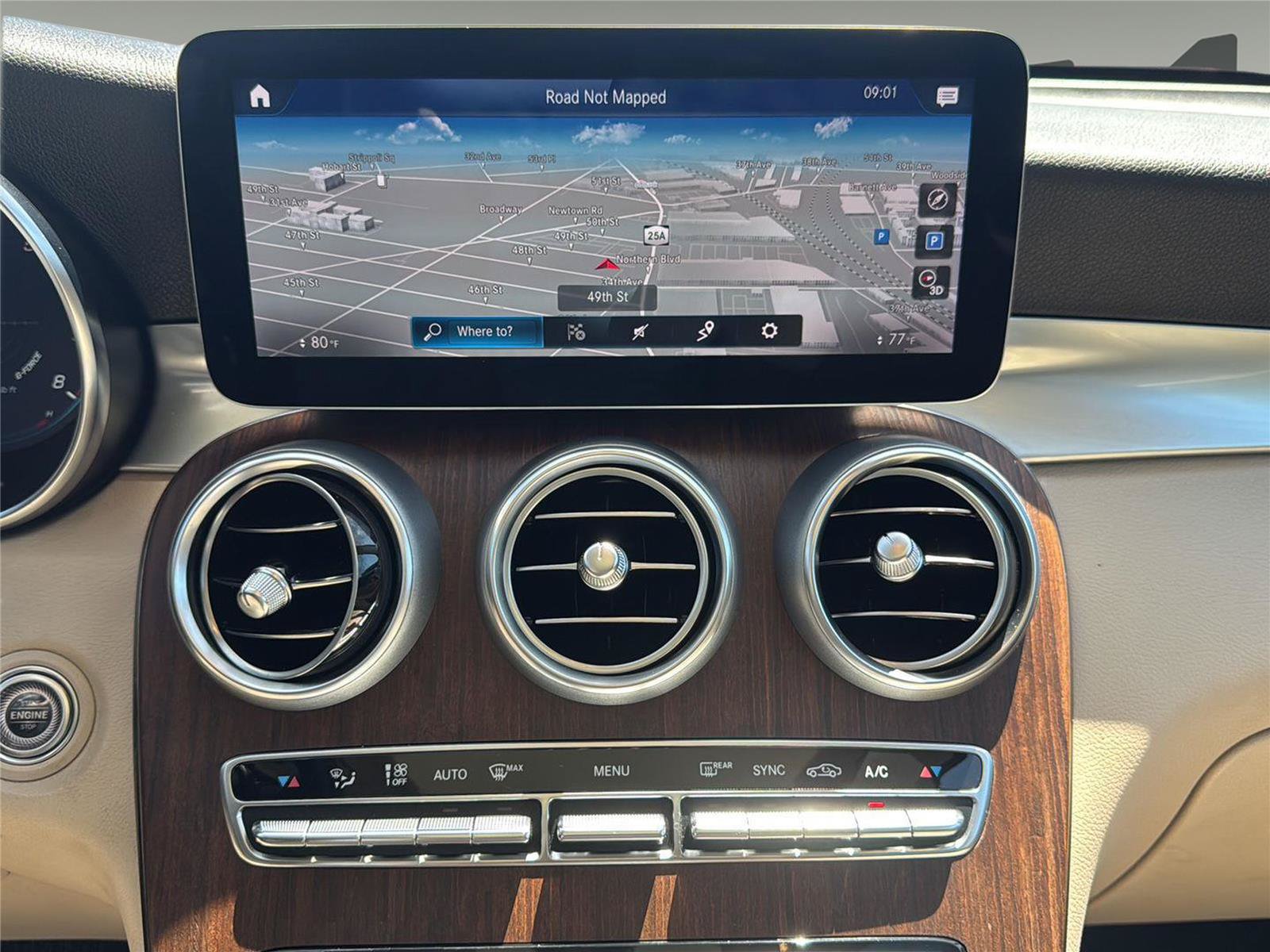 Used 2022 Mercedes-Benz GLC 300 4MATIC w/ Multimedia Package Lite image 11