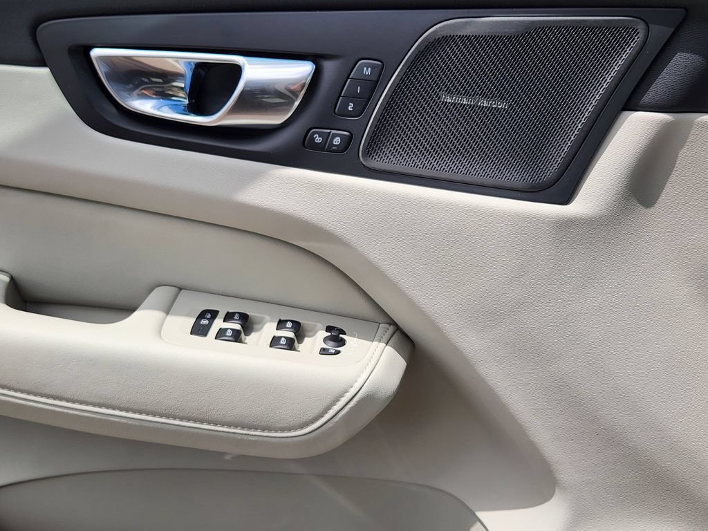 New 2026 Volvo XC60 B5 Ultra w/ Climate Package AWD/4WD image 13