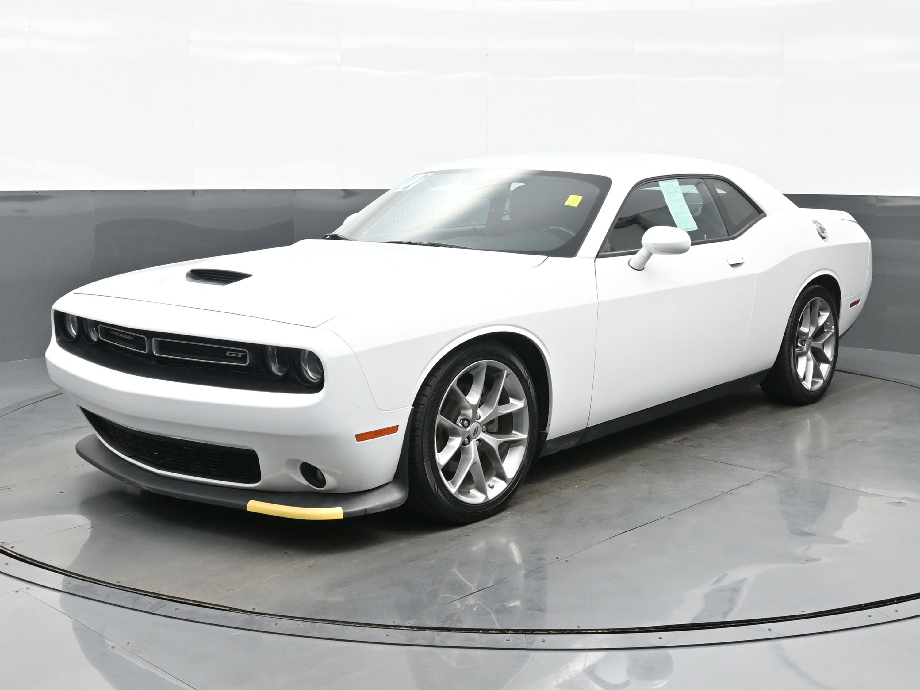 Used 2022 Dodge Challenger GT image 2