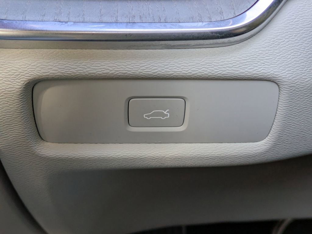 Certified 2024 Volvo S60 B5 Ultimate w/ Climate Package image 31