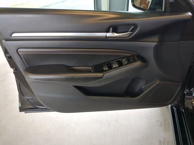 Used 2023 Nissan Altima 2.5 SR w/ SR Premium Package FWD image 12