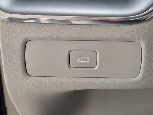 Certified 2023 Volvo XC60 B5 Core w/ Climate Package image 30