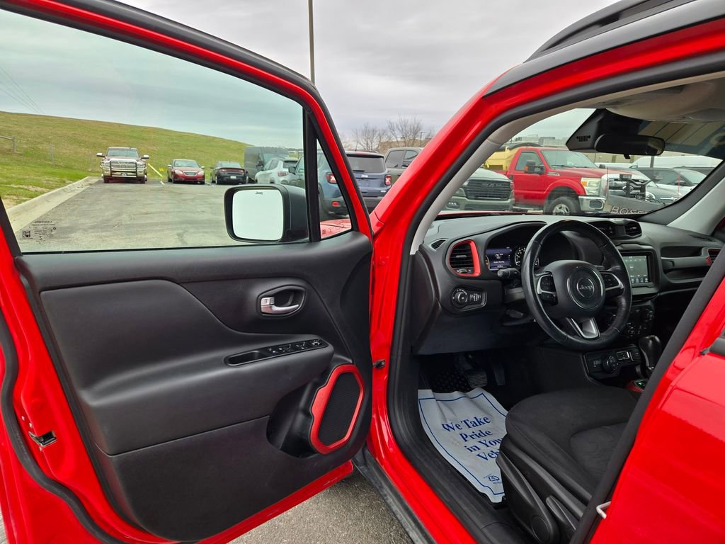 Used 2020 Jeep Renegade Trailhawk w/ Cold Weather Group AWD/4WD image 13