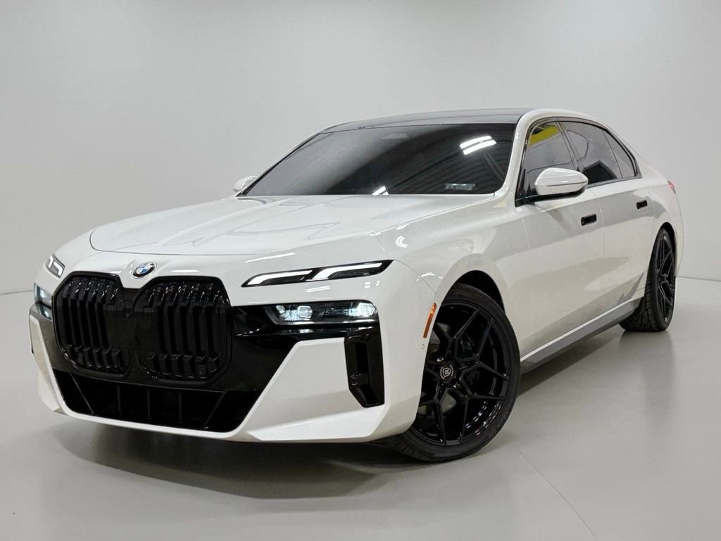 Used 2024 BMW 760i xDrive w/ Premium Package image 2