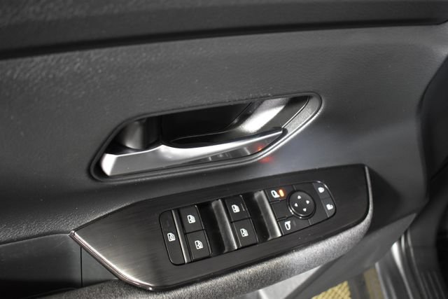 Certified 2025 Nissan Kicks SV AWD/4WD image 8