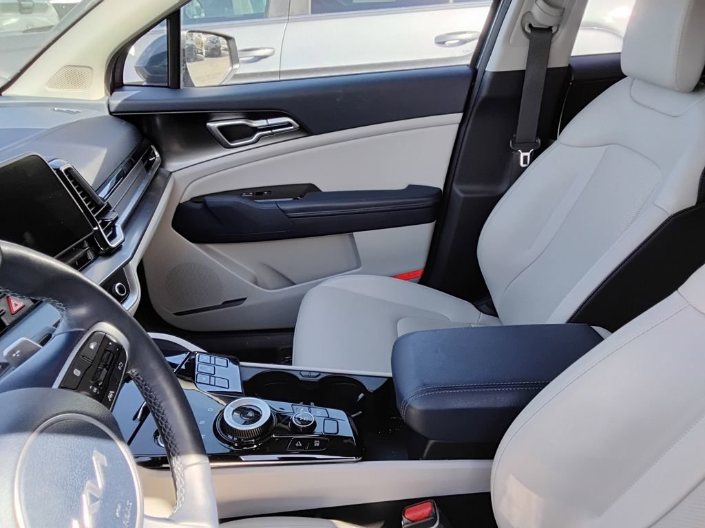 Used 2023 Kia Sportage EX image 7