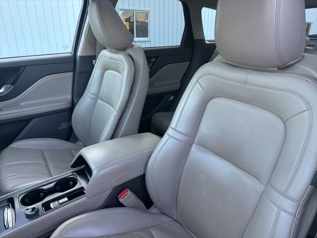 Used 2022 Lincoln Corsair AWD w/ Premium Package image 16