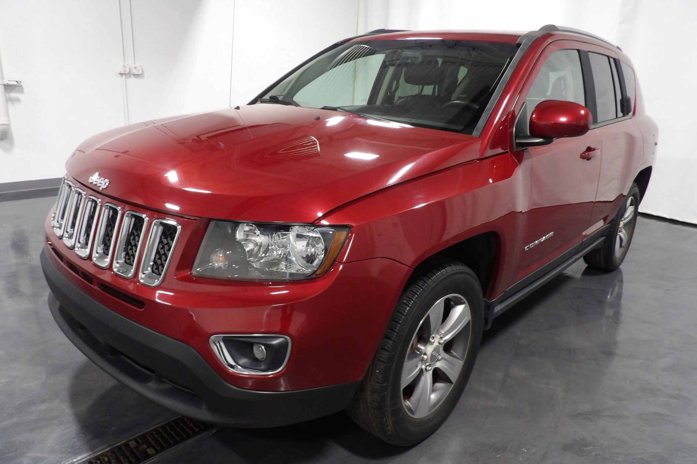Used 2016 Jeep Compass High Altitude AWD/4WD image 3