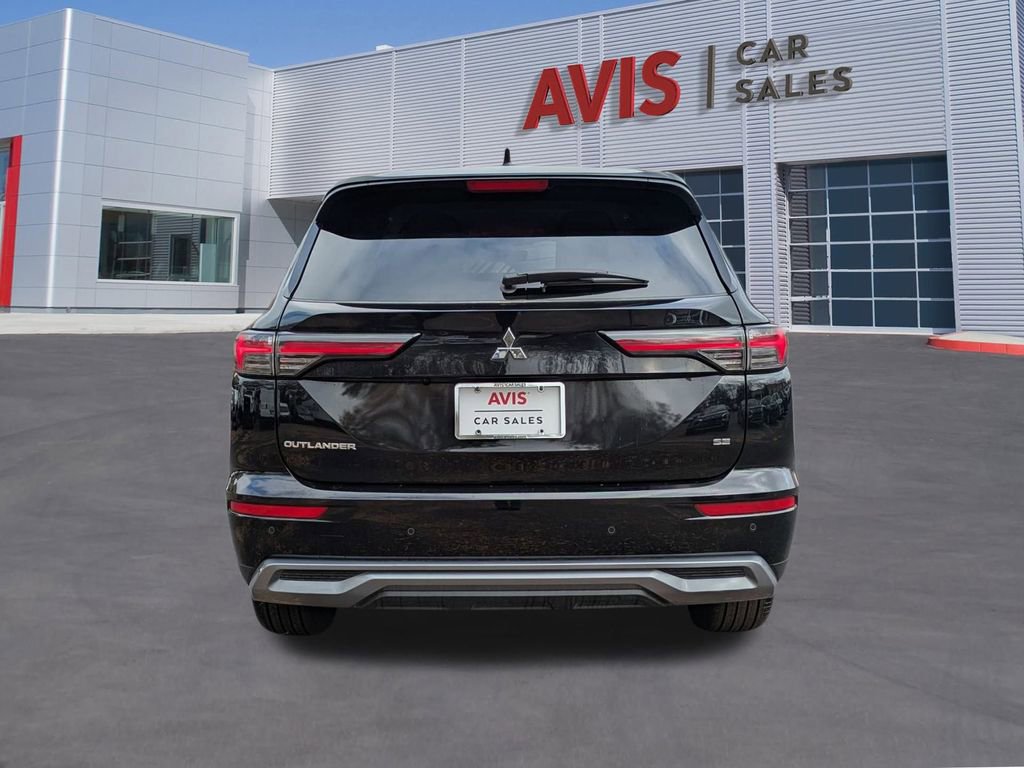 Used 2025 Mitsubishi Outlander SE image 7
