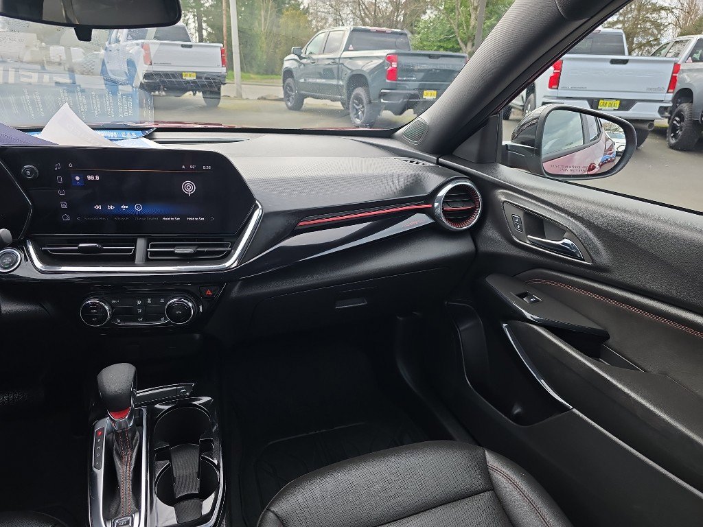 Certified 2025 Chevrolet Trax RS w/ Sunroof Package image 22