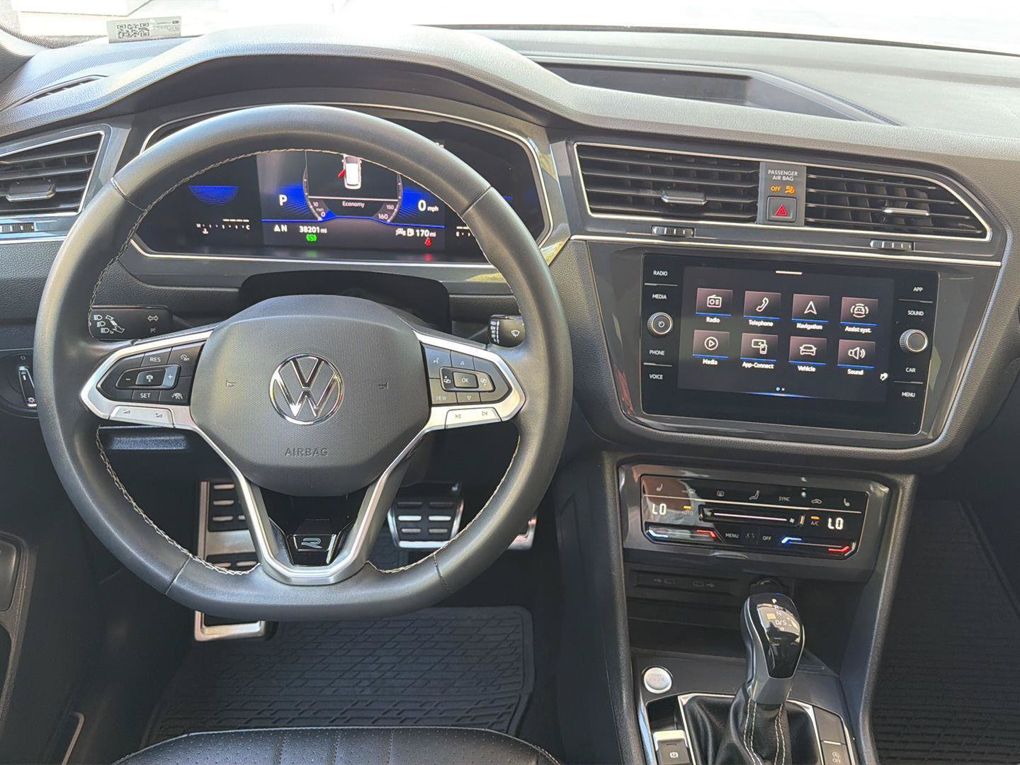Certified 2023 Volkswagen Tiguan SE R-Line FWD image 18