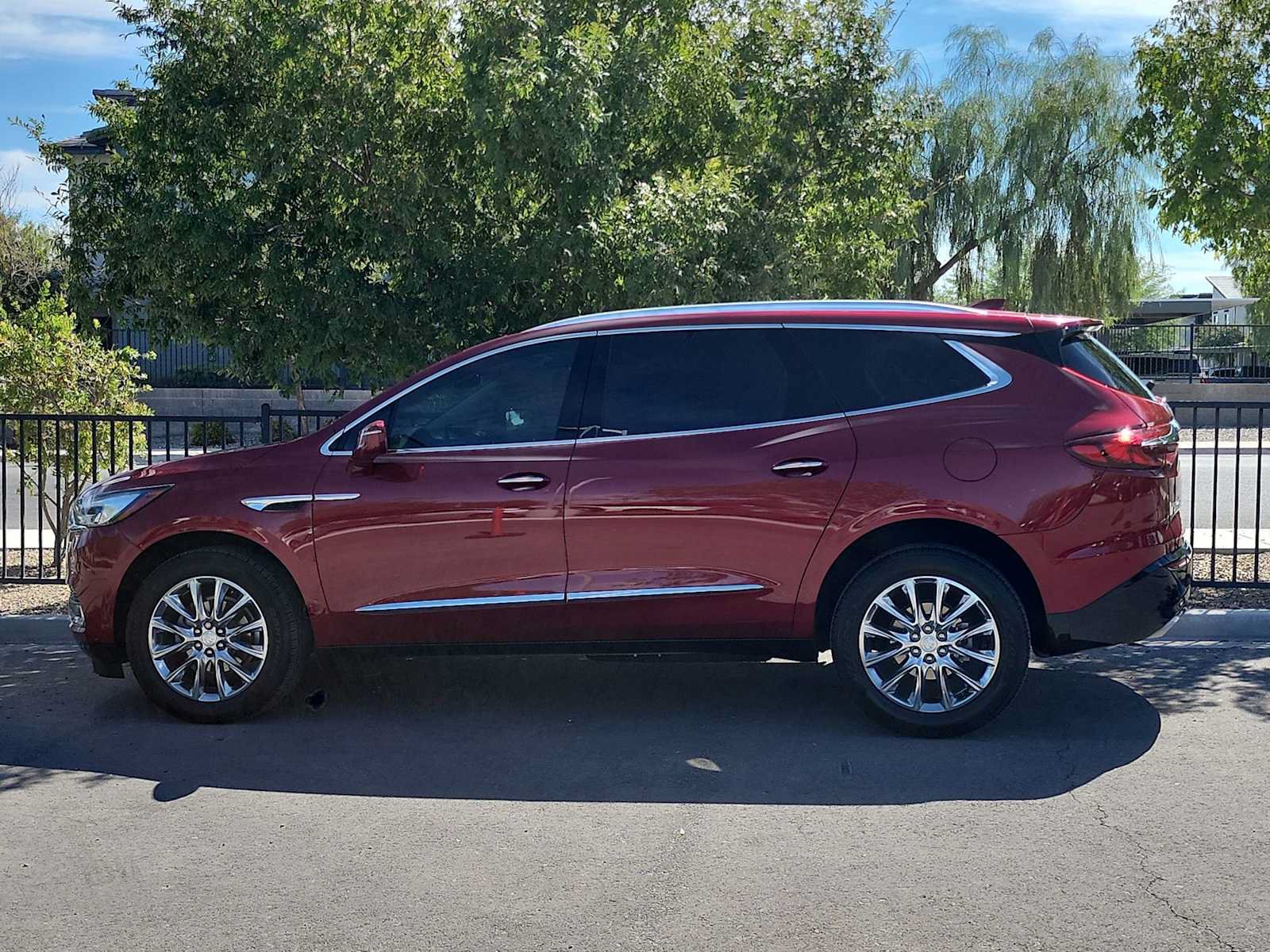 Used 2020 Buick Enclave Premium w/ Sun and Sites Package FWD image 5