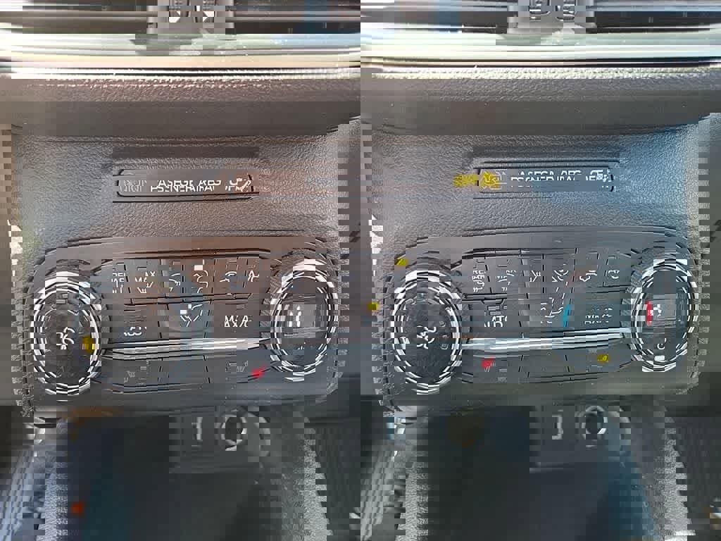 Used 2020 Ford Escape SE image 21