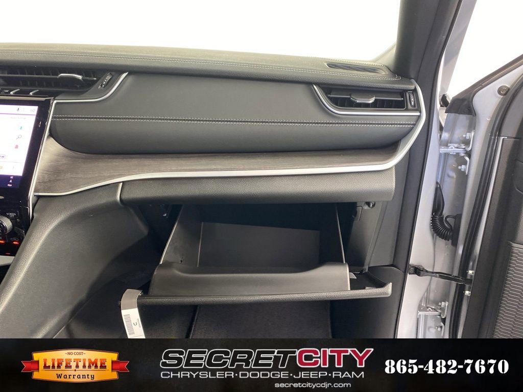 New 2025 Jeep Grand Cherokee Limited w/ Black Appearance Package image 34