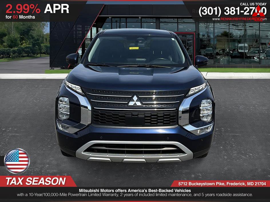 Used 2024 Mitsubishi Outlander SE image 2