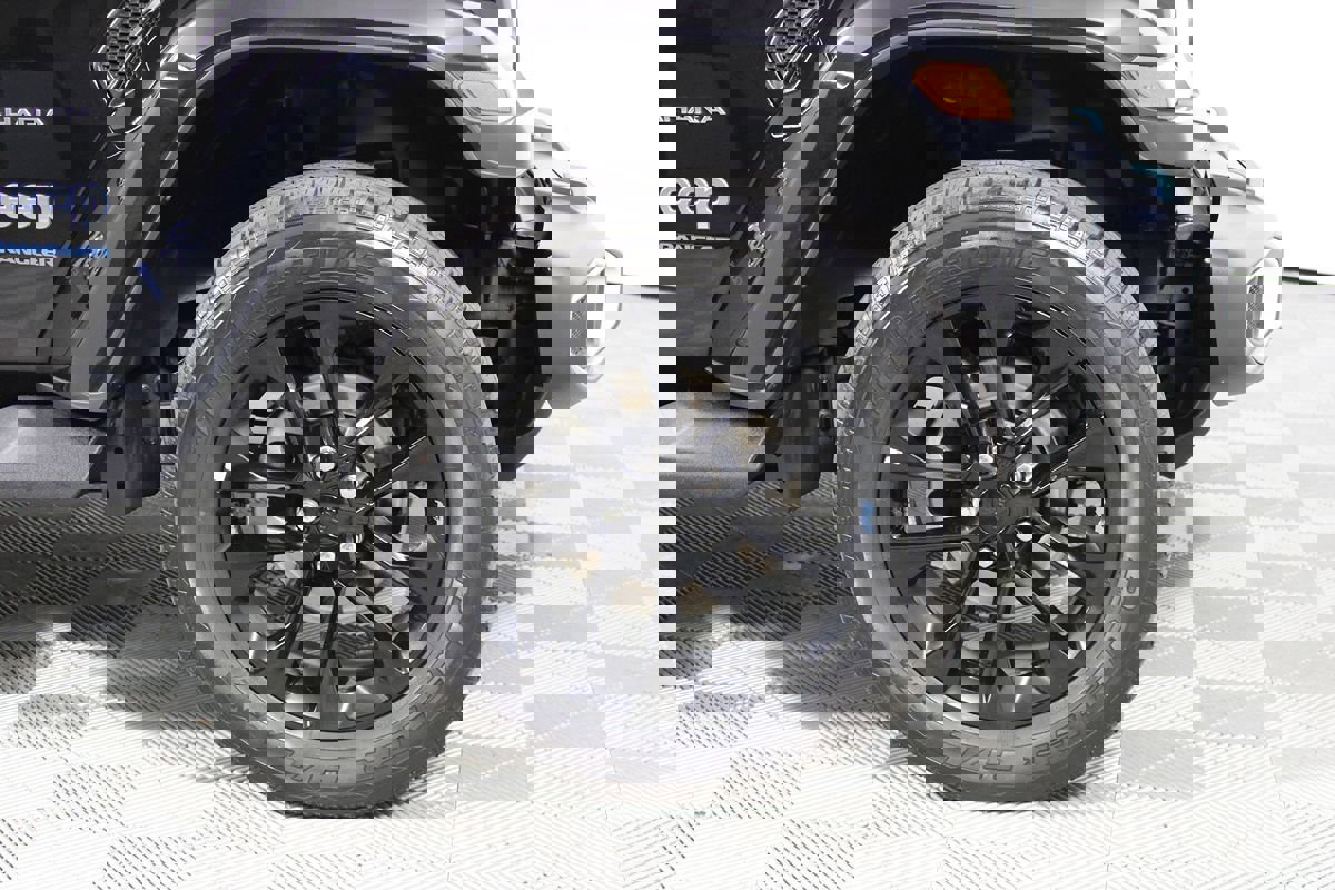 Used 2023 Jeep Wrangler Sahara AWD/4WD image 38