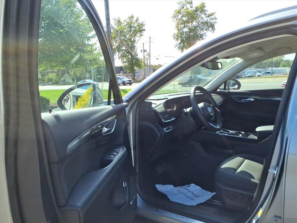 Used 2025 Buick Envision Preferred image 10