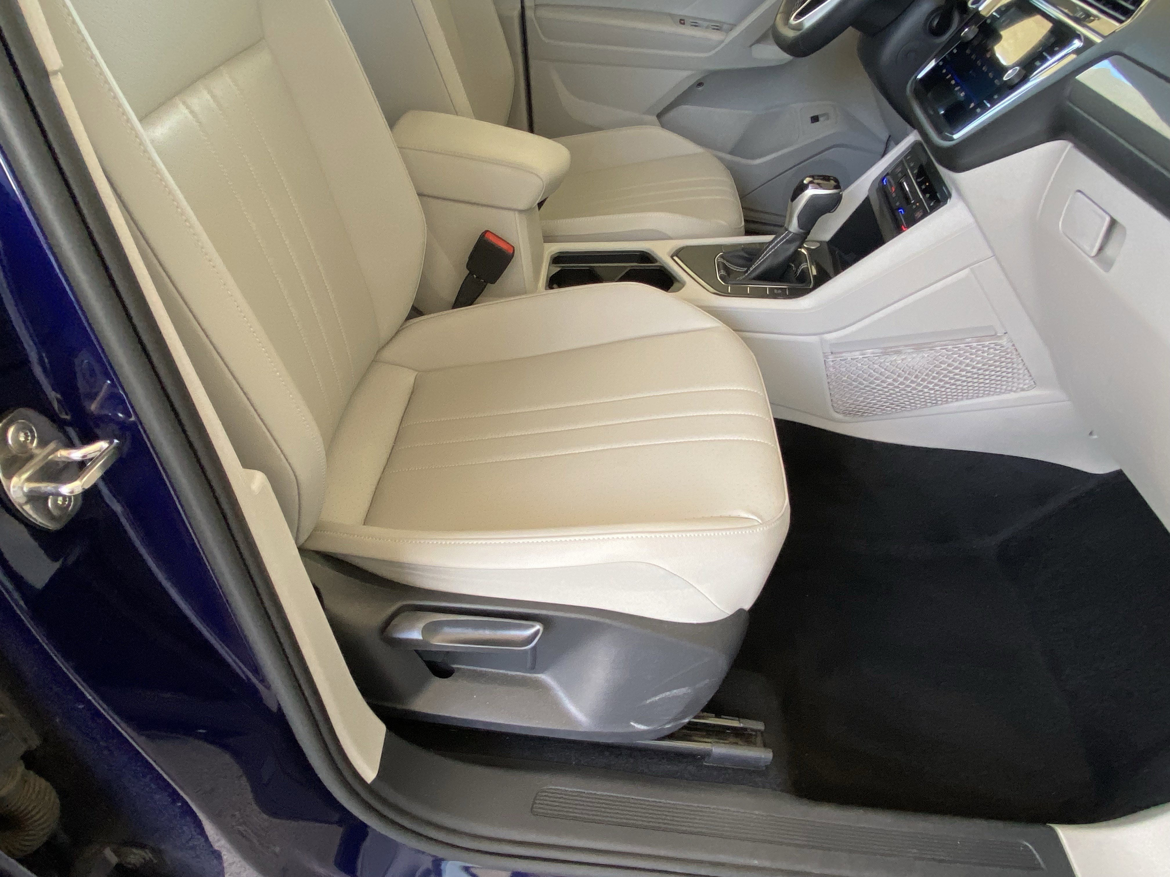 Used 2023 Volkswagen Tiguan SE w/ Panoramic Sunroof Package image 35