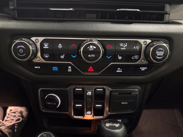 Used 2024 Jeep Wrangler Unlimited w/ Convenience Group AWD/4WD image 38