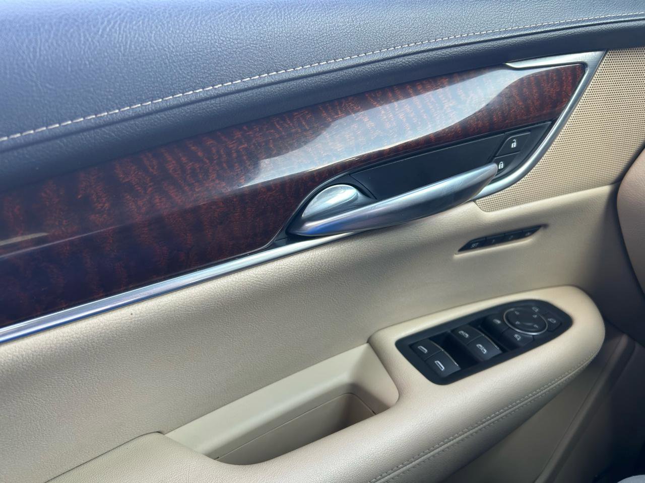 Used 2017 Cadillac XT5 Luxury w/ Driver Awareness Package image 33