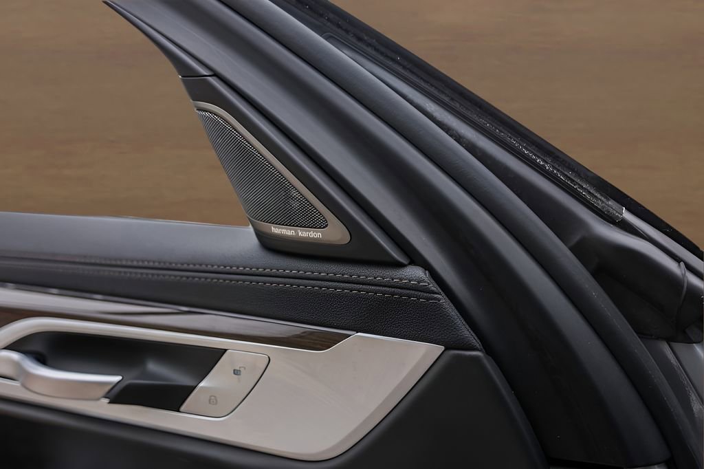 Used 2020 BMW 740i RWD image 24
