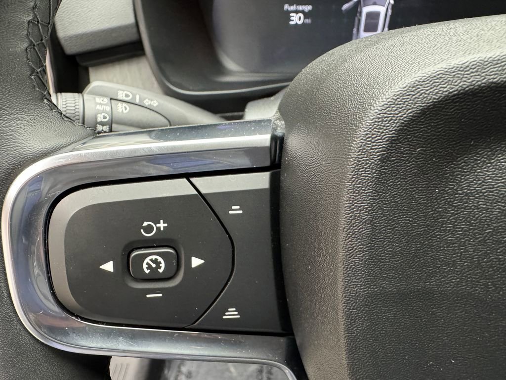 Used 2024 Volvo XC40 B5 Plus image 14