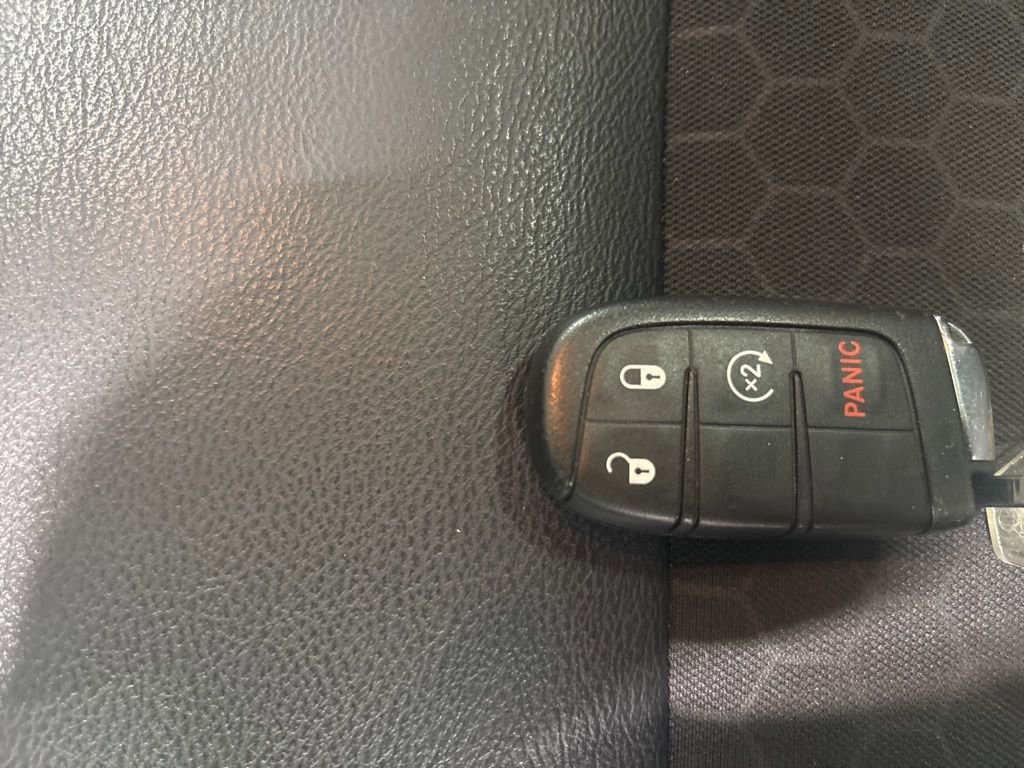 Used 2018 Jeep Compass Latitude w/ Cold Weather Group image 28